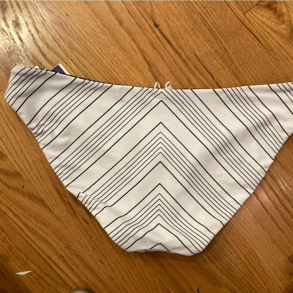 Athleta Reversible Chevron Bikini Bottom - L NWT - Picture 6 of 7